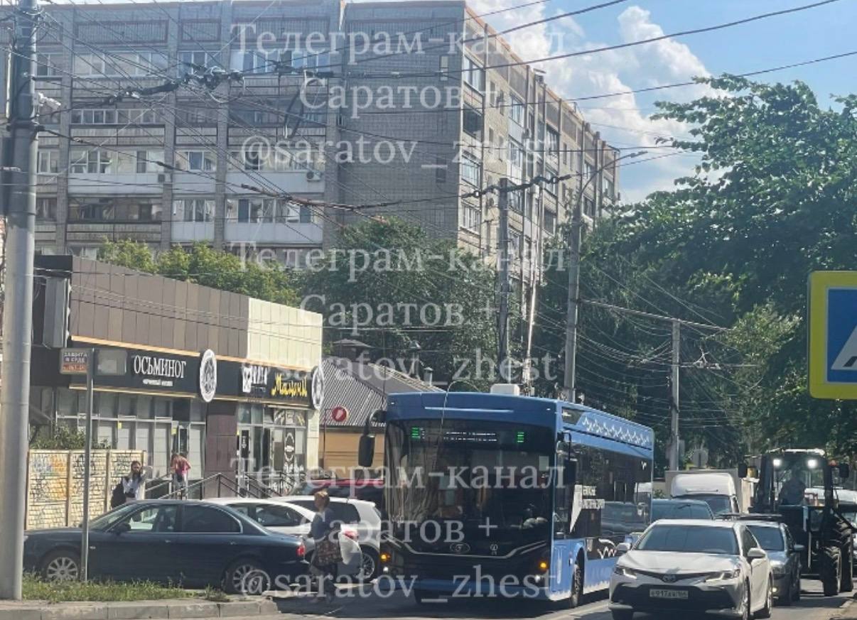 Из-за обрыва проводов в Саратове перестали ходить троллейбусы №3 Из-за обрыва проводов в Саратове перестали ходить троллейбусы №3